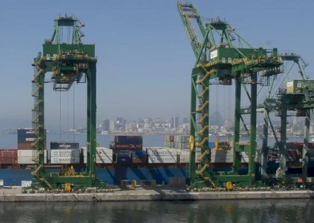 Balança comercial tem superávit de US$ 74,55 bilhões em 2024