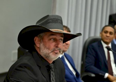 Prefeito Juliano Ferro foi sabatinado na primeira sessão de vereadores