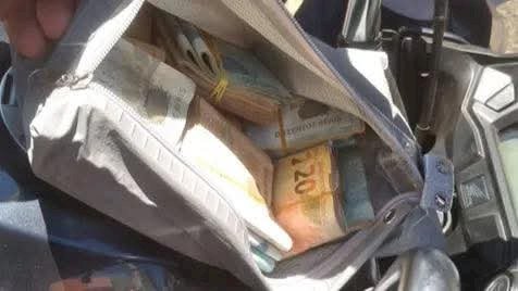 Motociclista encontra malote com quase 40 mil e devolve ao dono