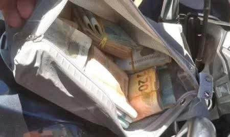 Motociclista encontra malote com quase 40 mil e devolve ao dono
