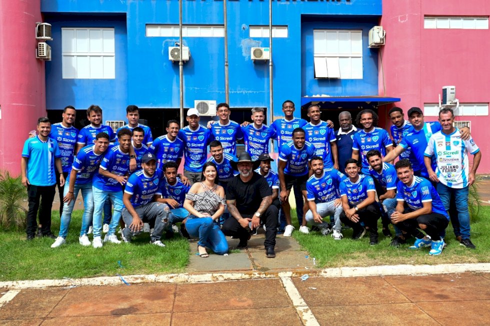 Alunos da Rede Municipal recebem jogadores do Ivinhema no Paço Municipal