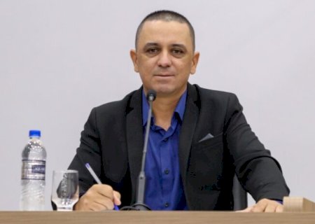 Vagner Policia pede criação de uniformes padronizados para equipe de saúde do HMI e ESFs e conjunto com professor Erlon, pede instalação de academia no estádio Saraivão