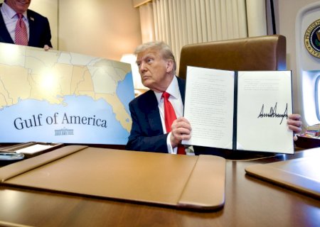 Trump assina tarifa de 50% e considera Brasil ameaça aos EUA