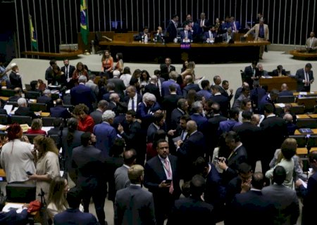 Câmara aprova isenção do IR para quem ganha até R$ 5 mil