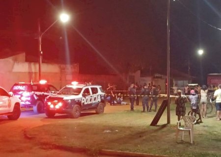 Homem é executado a tiros em praça pública na capital