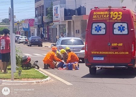 Ivinhema - Acidente entre moto e carro na Avenida Brasil deixa motociclista com ferimentos leves