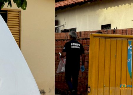 Idosa é morta a facadas em residência