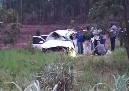 Veículo da Saúde de Água Clara se envolve em acidente na BR-262; mulher morre e dois ficam gravemente feridos