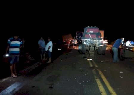 Acidente envolvendo três caminhões,  fecha rodovia MS-276, por mais de quatro horas