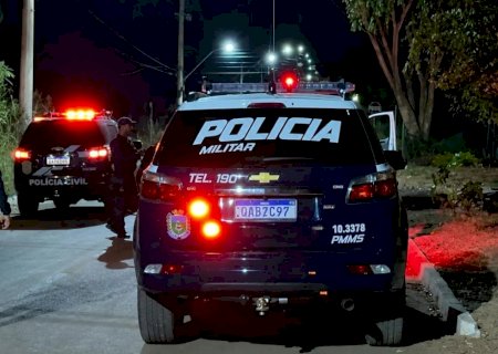 Jovem que alega ter imobilizado o padrasto com um golpe “mata-leão” para defender a mãe recebe liberdade provisória
