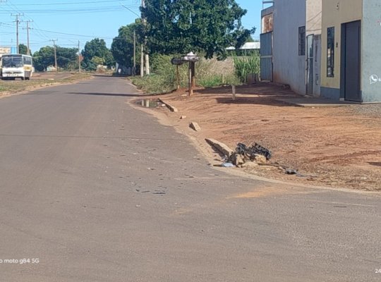 Ivinhema - Polícia Militar conduz homem até a delegacia após causar acidente na Av Brasil no bairro Triguina