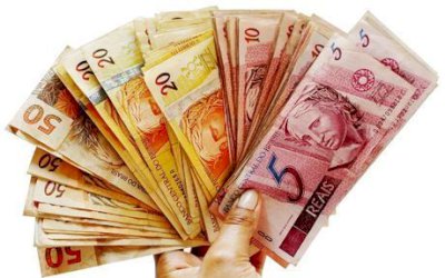 Metade dos brasileiros que buscam empréstimos querem pagar dívidas