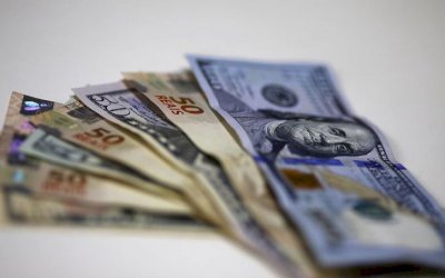 Dólar tem 10ª alta consecutiva e crava novo recorde histórico acima de R$4,51