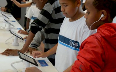 Com e sem aulas online, mães contam como lidam com filhos em casa