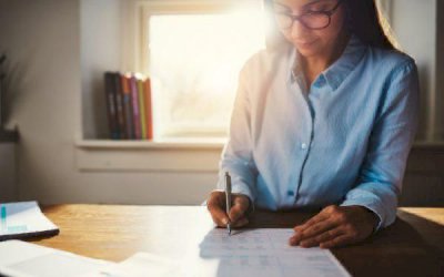 Trabalhando em casa ou reabrindo o comércio? Saiba como economizar energia elétrica