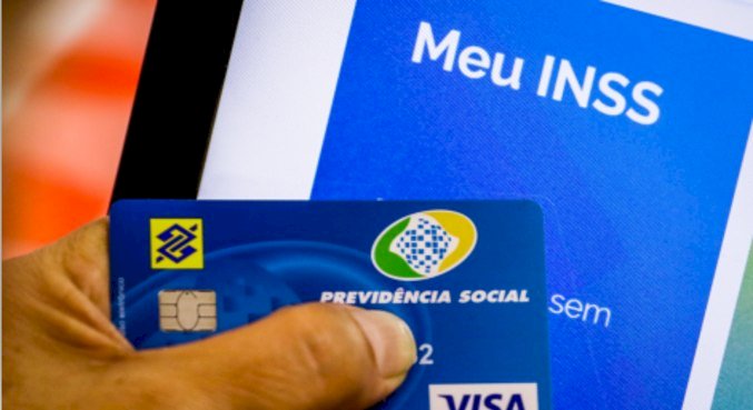INSS começa a pagar 13º salário para quem recebe acima do piso