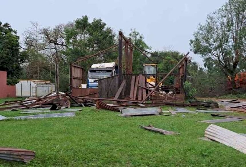 Temporal destrói casas e deixa 1 mil desabrigados na fronteira.