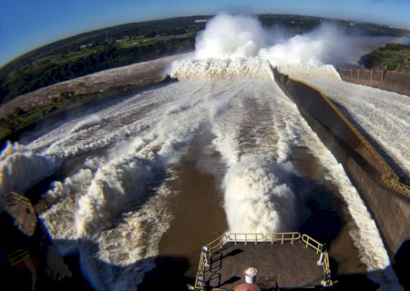 Com aumento das chuvas, usinas hidrelétricas abrem as comportas