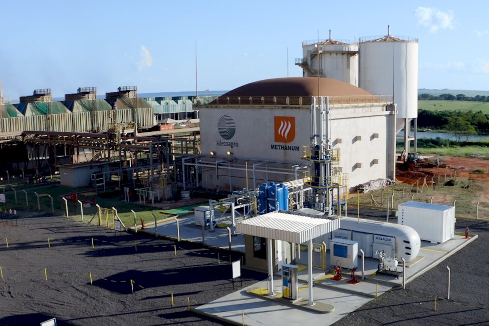 Adecoagro inaugura abastecimento da frota com biometano, duplica produção e cria divisão para atender mercado de biogás