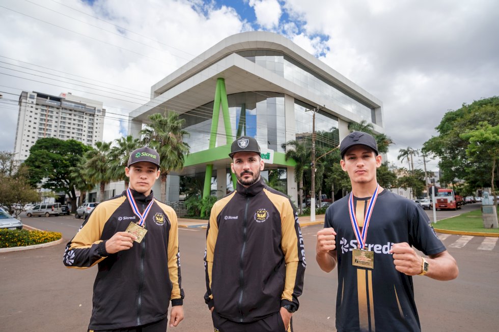 Atletas vencem mundial de Muay Thai na Tailândia