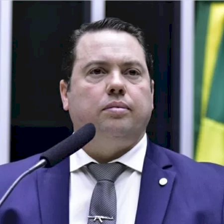 Oposição quer suspender envio de R$ 700 milhões para reforma agrária