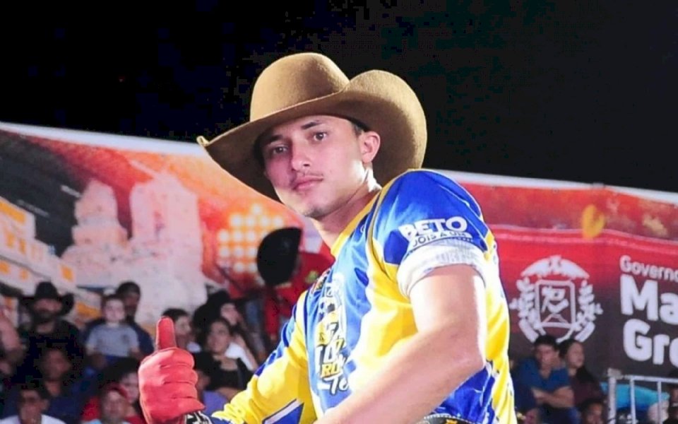 Peão morre após ser pisoteado por touro durante rodeio