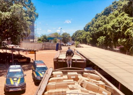 PRF apreende 300 mil maços de cigarros