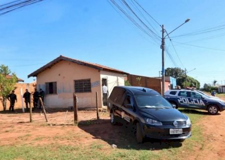 Polícia reage a ataque com facão e suspeito acaba morto