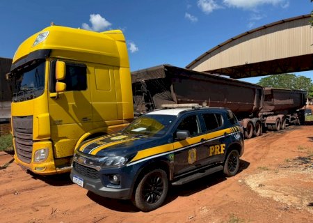 PRF apreende carga de calçados falsificados BR-163