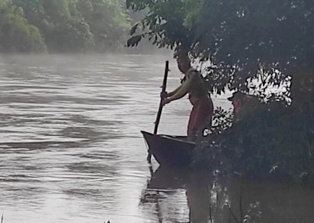 Mochila encontrada no Rio Vacaria é reconhecida por familiares de vítima de acidente com caminhão que caiu da ponte na BR-163
