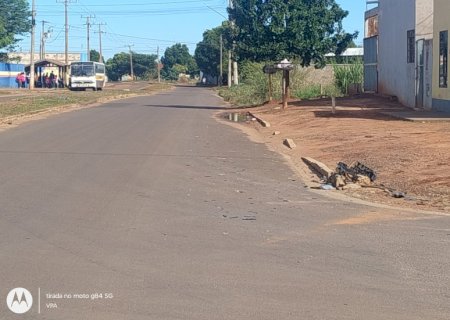 Ivinhema - Polícia Militar conduz homem até a delegacia após causar acidente na Av Brasil no bairro Triguina