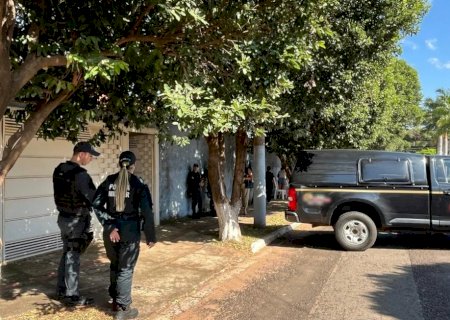 Filho chega para almoçar e encontra mãe e pai mortos em casa em Campo Grande; polícia apura feminicídio