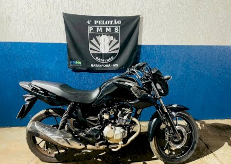 Jovem é conduzido pela Polícia Militar para delegacia por dirigir sem habilitação e tentar fugir da abordagem