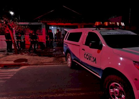 Homem é baleado na cabeça e outro morre após dupla efetuar disparos em Coxim