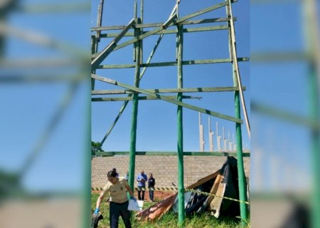 Trabalhador morre após cair de altura de até 6 metros enquanto instalava outdoor em Campo Grande