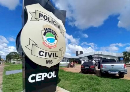 Jovem é executado com 12 tiros em borracharia, e dupla foge a pé após moto falhar